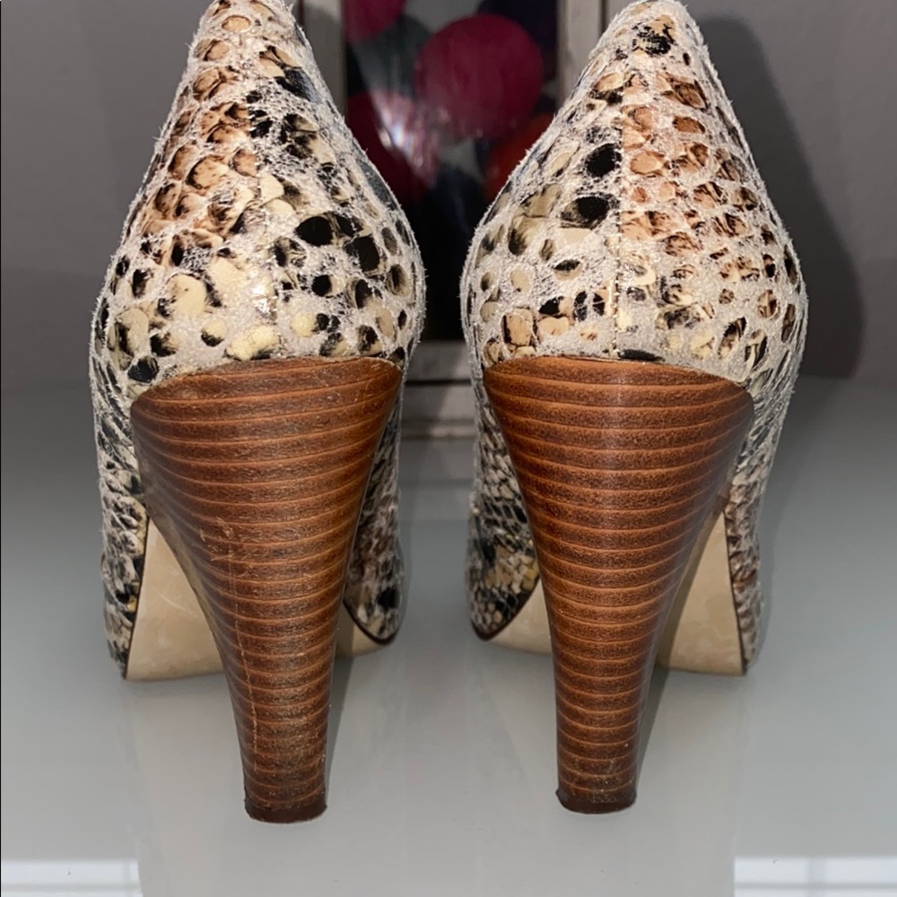 Guess Cream and Black Peep-toe Pumps - Picture 5 of 8